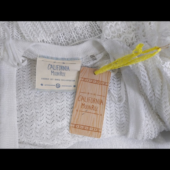 California Moonrise Crochet Lace Throw Over Top - Picture 12 of 13